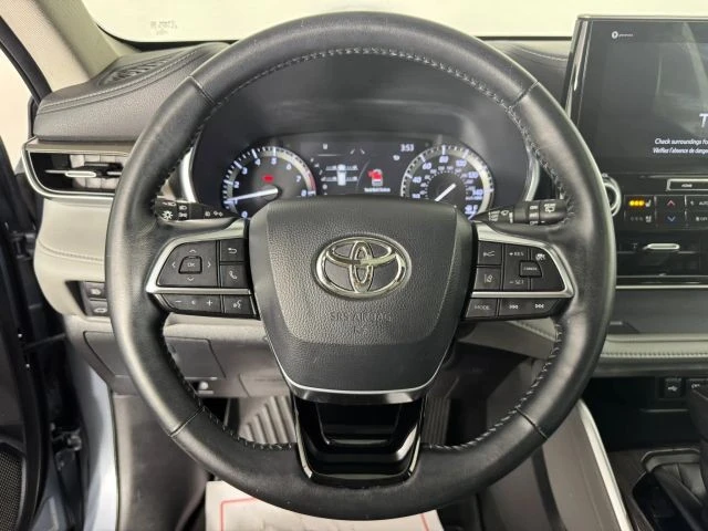 2020 Toyota Highlander - Image 13 of 21