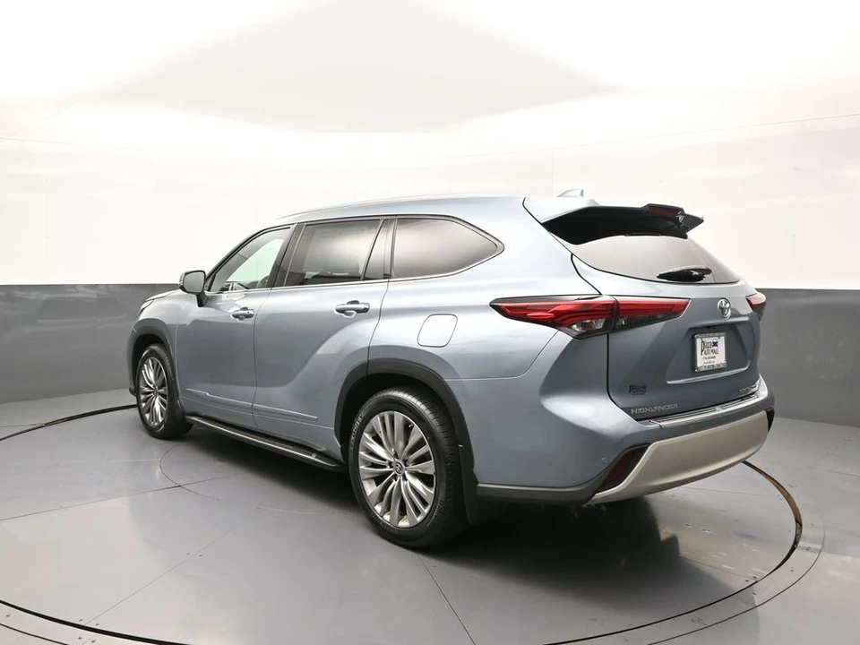 2020 Toyota Highlander - Image 8 of 21