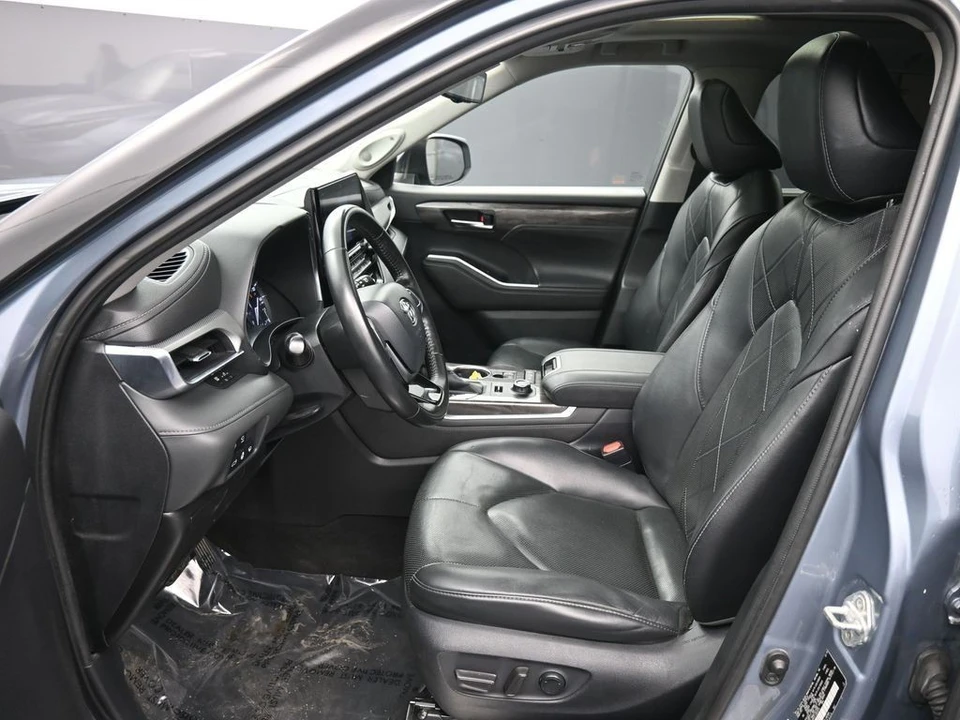 2020 Toyota Highlander - Image 20 of 21