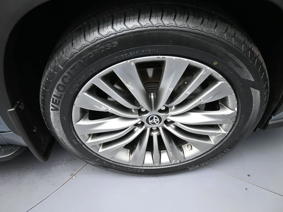2020 Toyota Highlander - Image 12 of 21