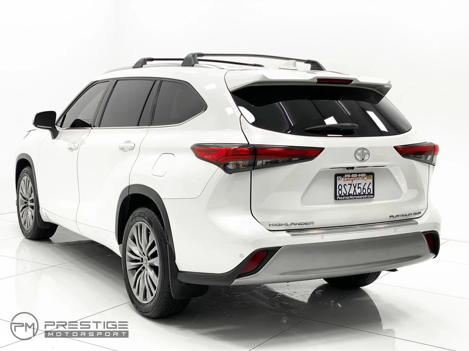 2020 Toyota Highlander - Image 8 of 12