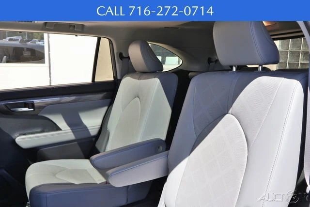 2020 Toyota Highlander - Image 15 of 21