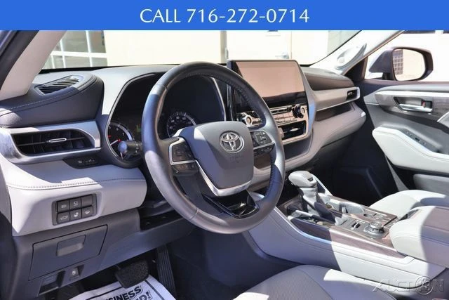 2020 Toyota Highlander - Image 11 of 21