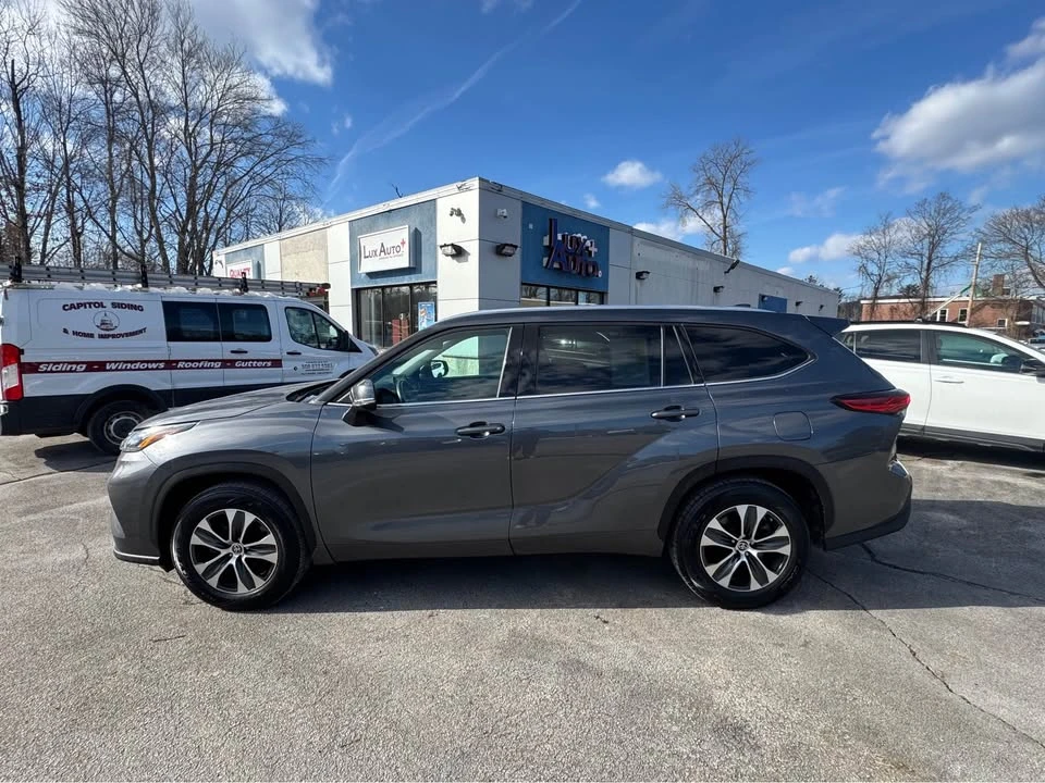 2020 Toyota Highlander - Image 2 of 11