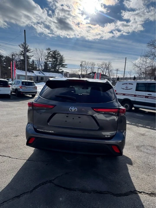 2020 Toyota Highlander - Image 3 of 11