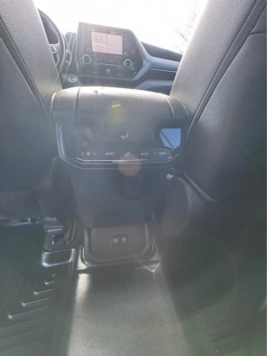 2020 Toyota Highlander - Image 7 of 11