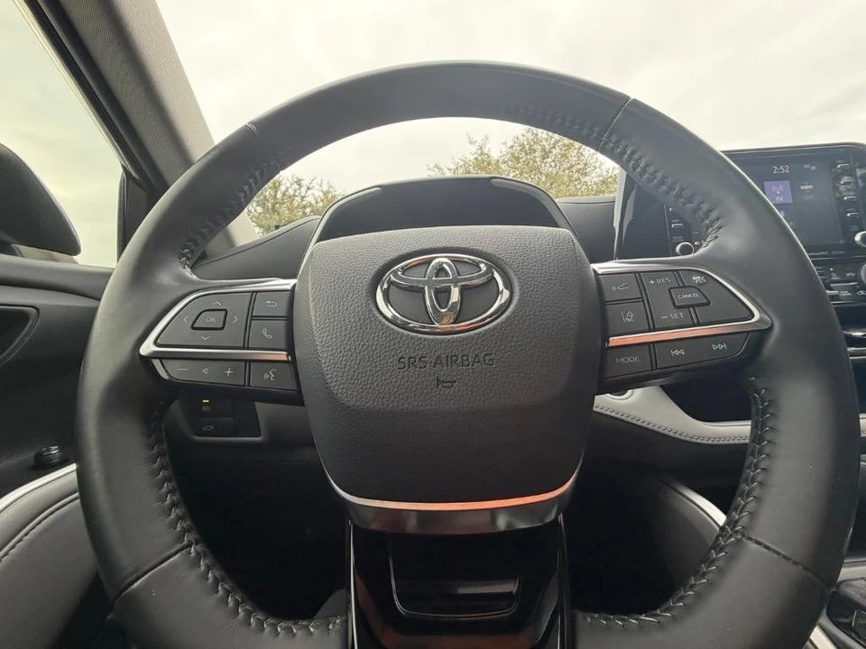 2020 Toyota Highlander - Image 11 of 21