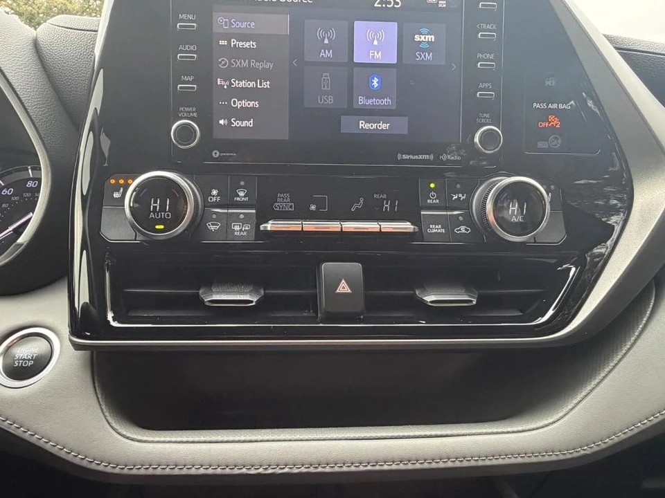 2020 Toyota Highlander - Image 15 of 21