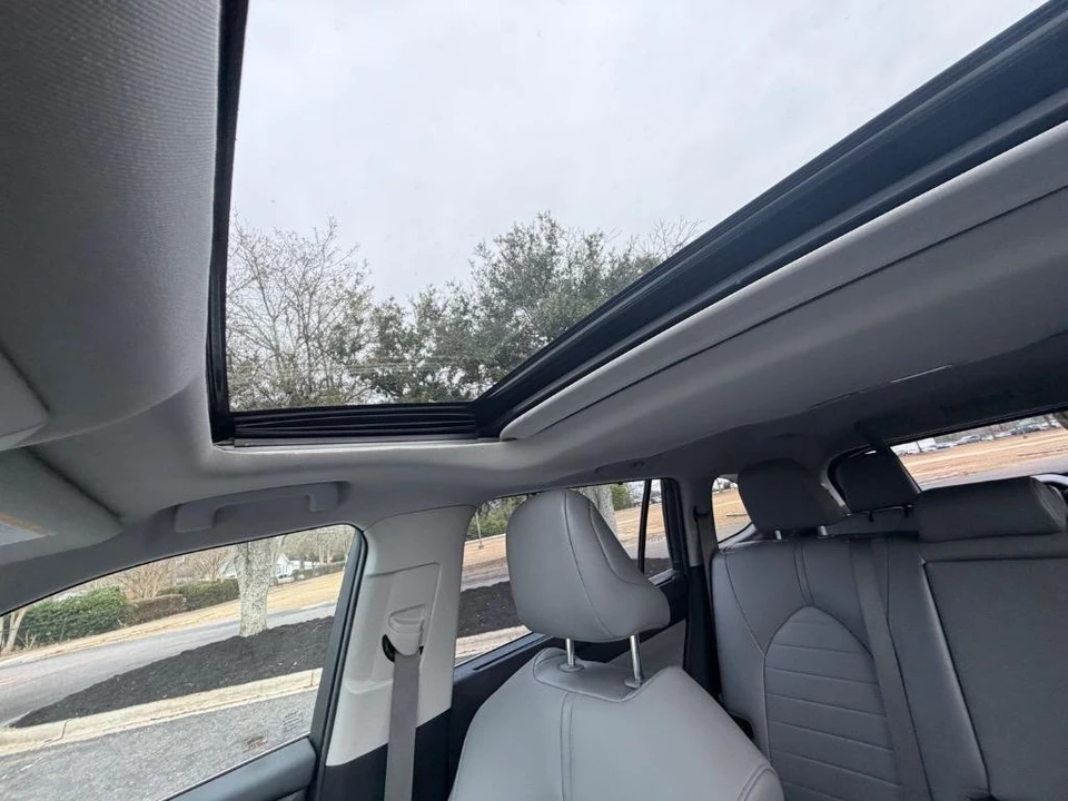 2020 Toyota Highlander - Image 18 of 21