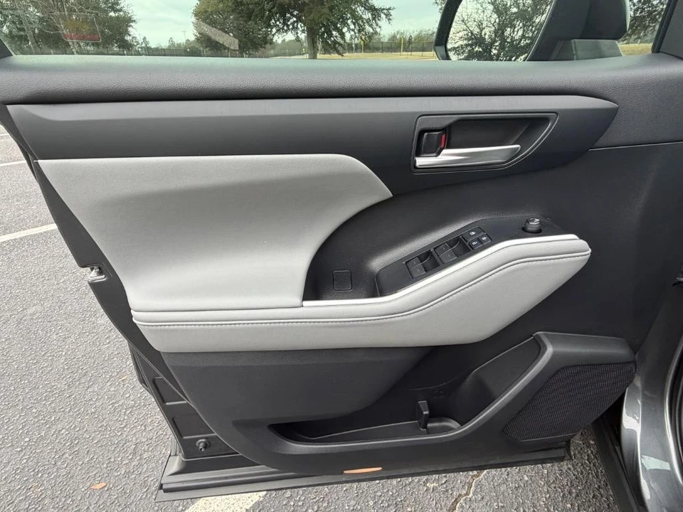 2020 Toyota Highlander - Image 5 of 21