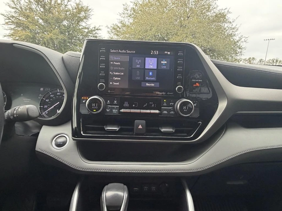 2020 Toyota Highlander - Image 13 of 21