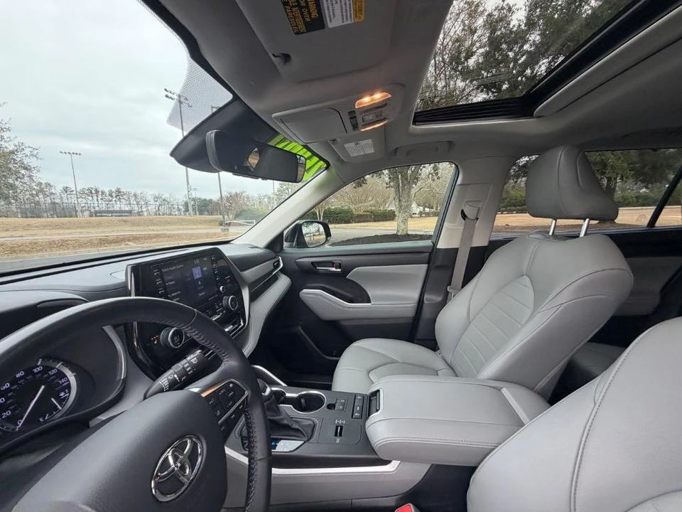 2020 Toyota Highlander - Image 9 of 21