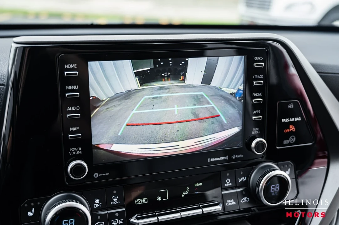 2020 Toyota Highlander - Image 20 of 21