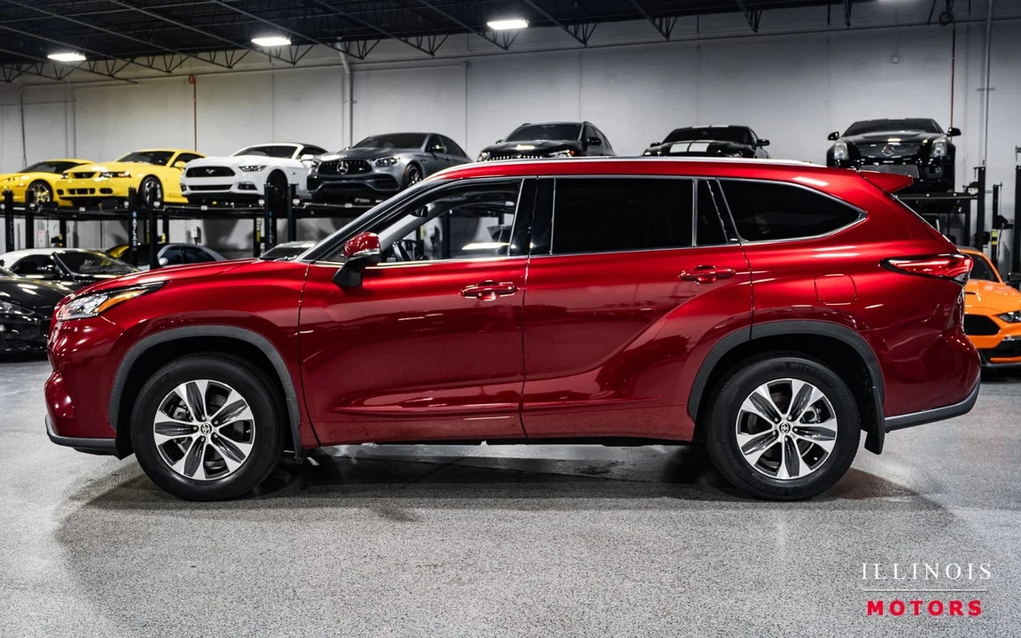 2020 Toyota Highlander - Image 2 of 21