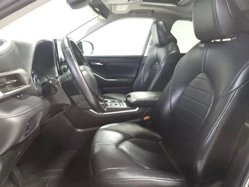 2020 Toyota Highlander - Image 11 of 12