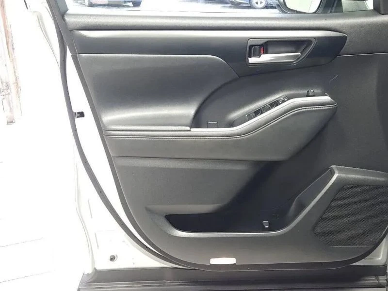 2020 Toyota Highlander - Image 10 of 12