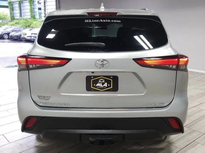 2020 Toyota Highlander - Image 4 of 12