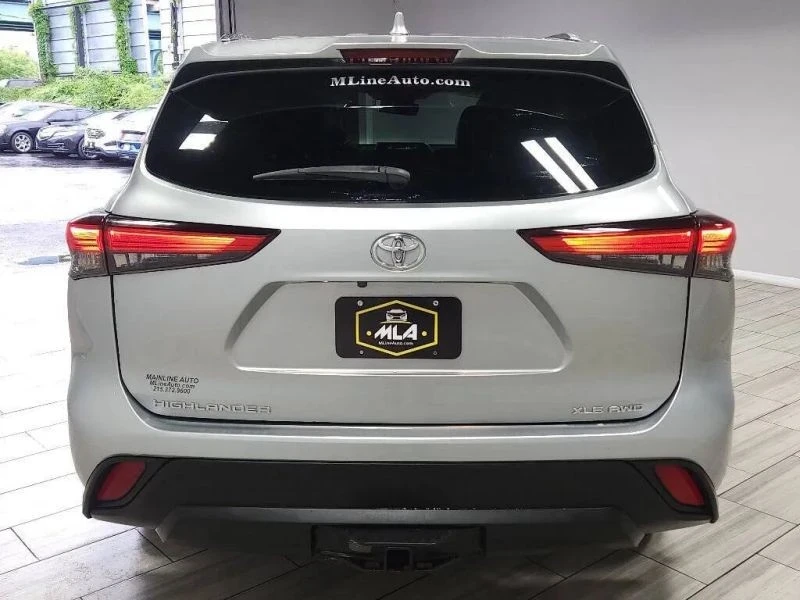 2020 Toyota Highlander - Image 4 of 12