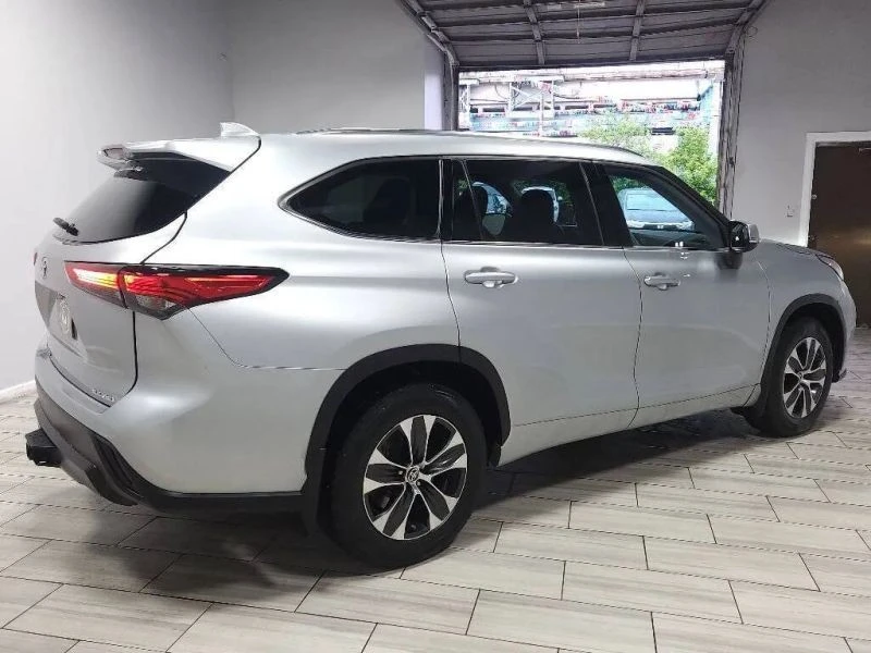 2020 Toyota Highlander - Image 5 of 12