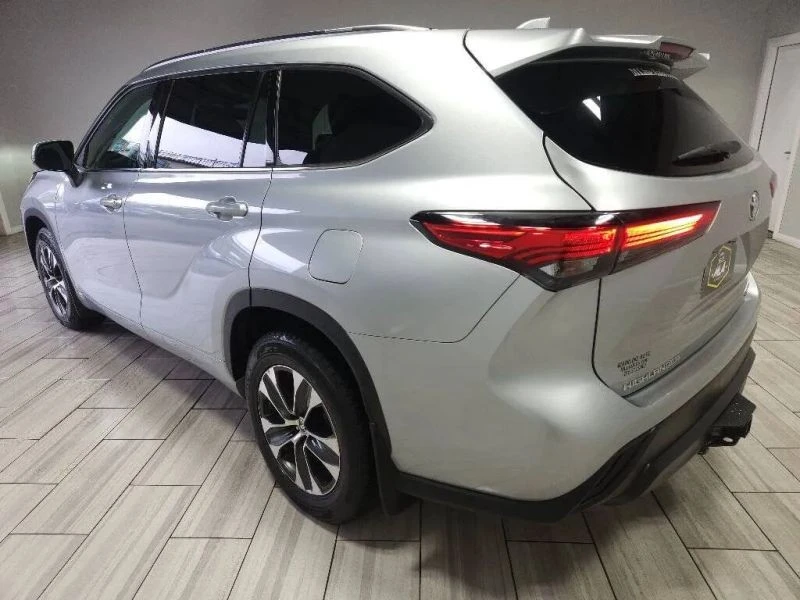 2020 Toyota Highlander - Image 3 of 12