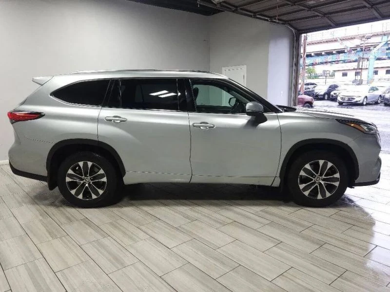 2020 Toyota Highlander - Image 6 of 12