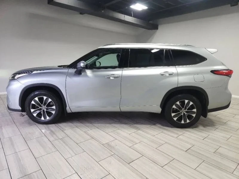 2020 Toyota Highlander - Image 2 of 12