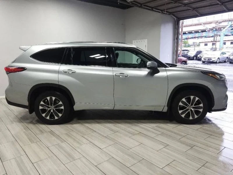 2020 Toyota Highlander - Image 6 of 12