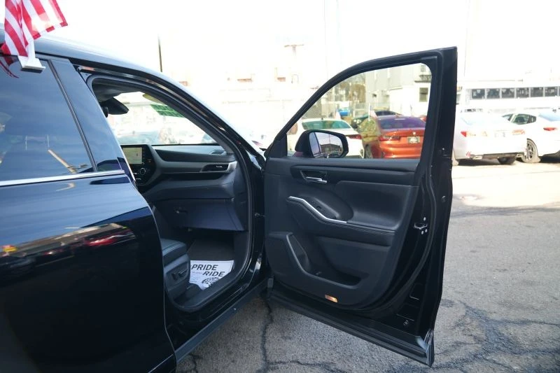 2020 Toyota Highlander - Image 11 of 12
