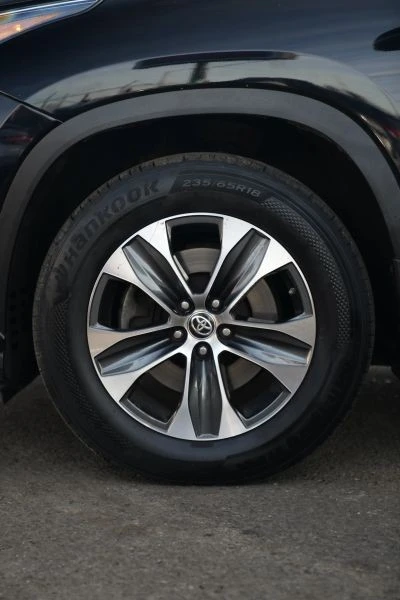 2020 Toyota Highlander - Image 8 of 12