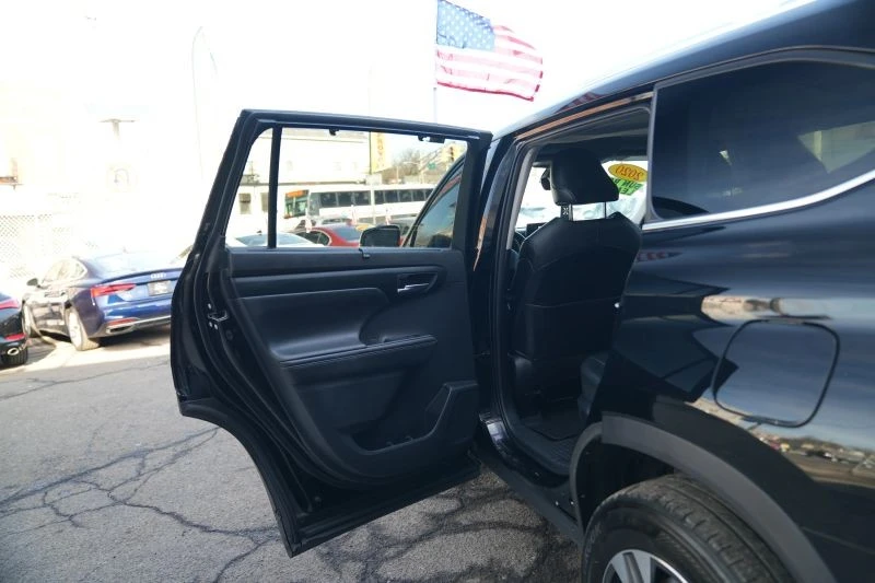 2020 Toyota Highlander - Image 10 of 12