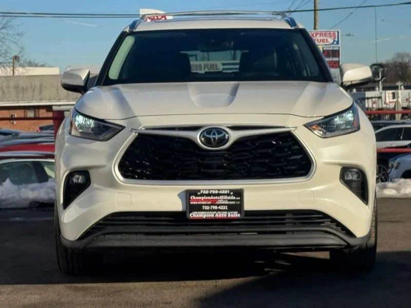 2020 Toyota Highlander - Image 2 of 12