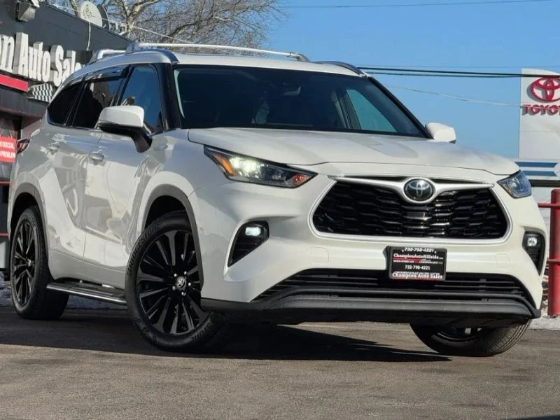2020 Toyota Highlander - Image 3 of 12
