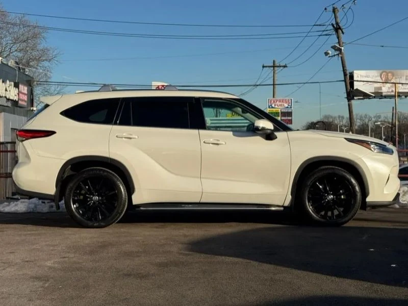 2020 Toyota Highlander - Image 4 of 12