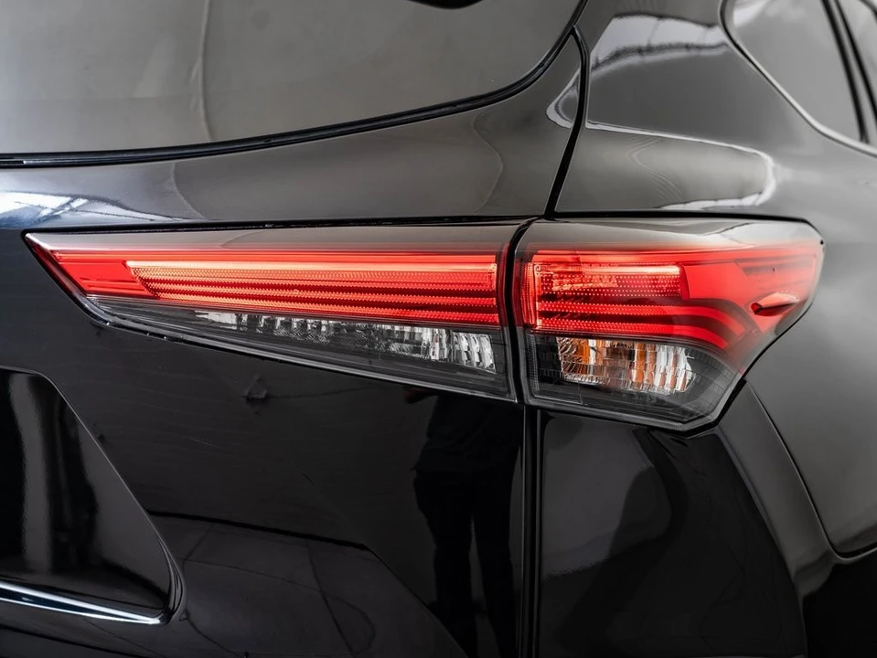 2020 Toyota Highlander - Image 9 of 21