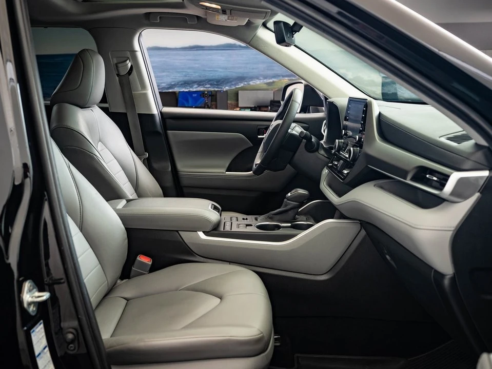 2020 Toyota Highlander - Image 21 of 21