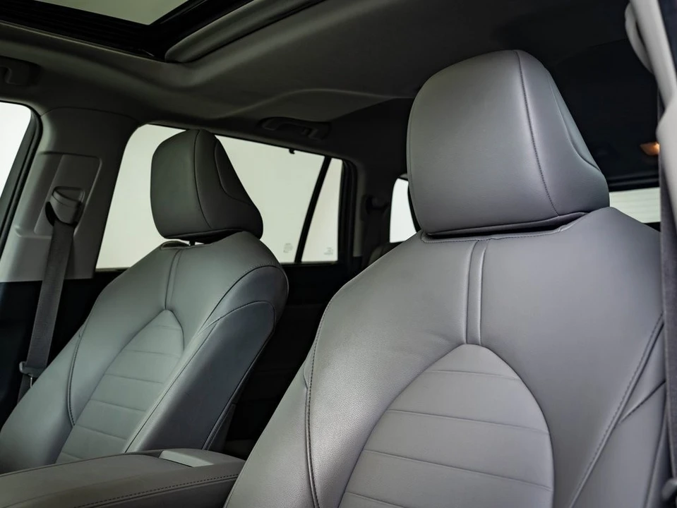 2020 Toyota Highlander - Image 20 of 21