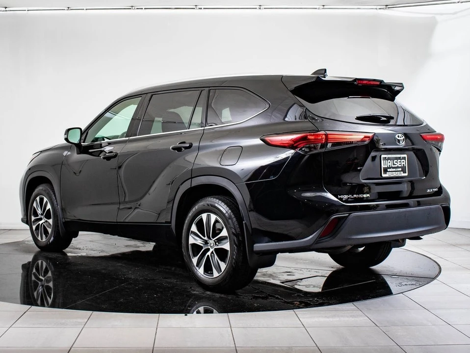 2020 Toyota Highlander - Image 11 of 21