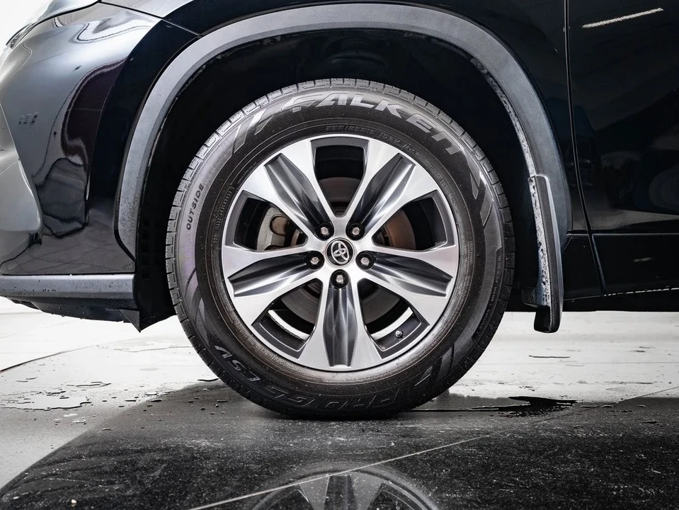 2020 Toyota Highlander - Image 13 of 21