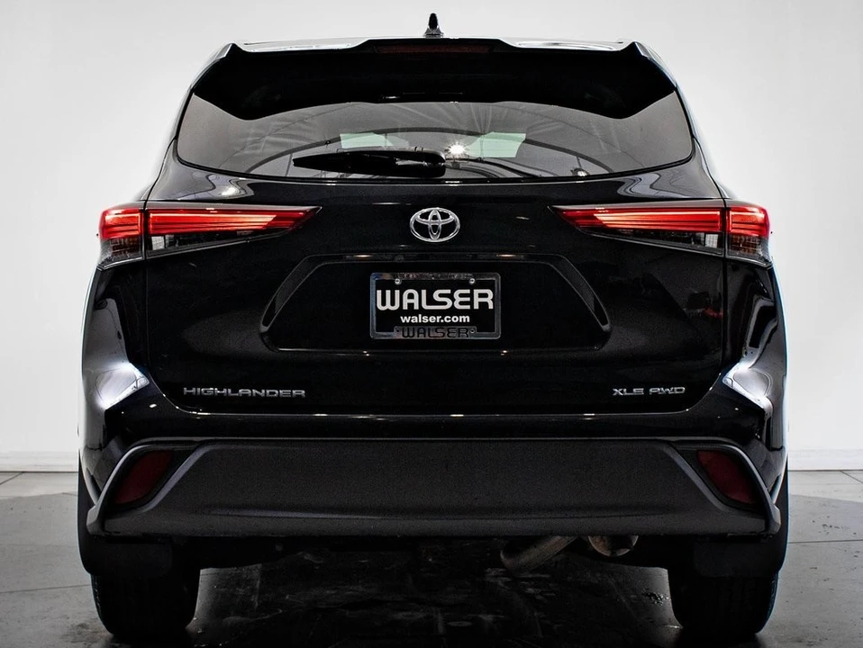 2020 Toyota Highlander - Image 10 of 21