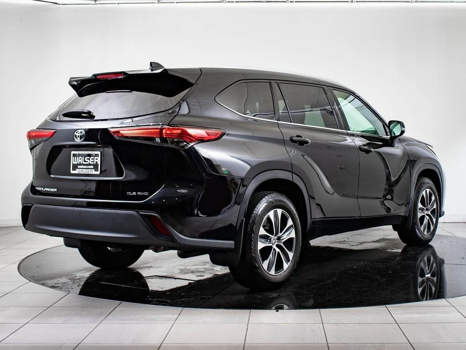 2020 Toyota Highlander - Image 7 of 21