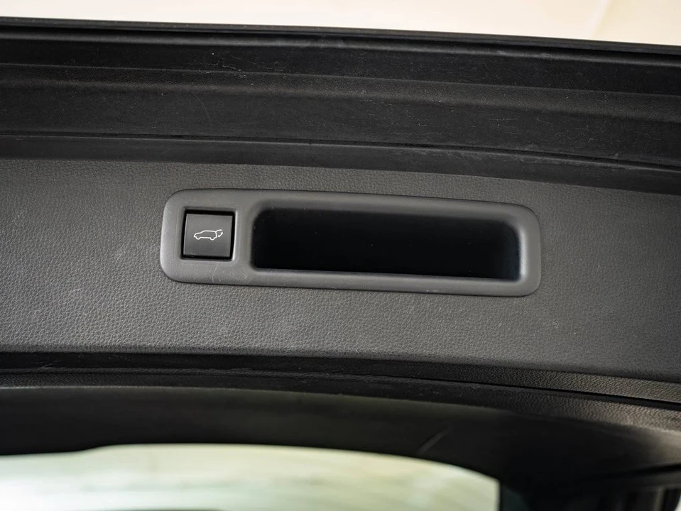 2020 Toyota Highlander - Image 18 of 21