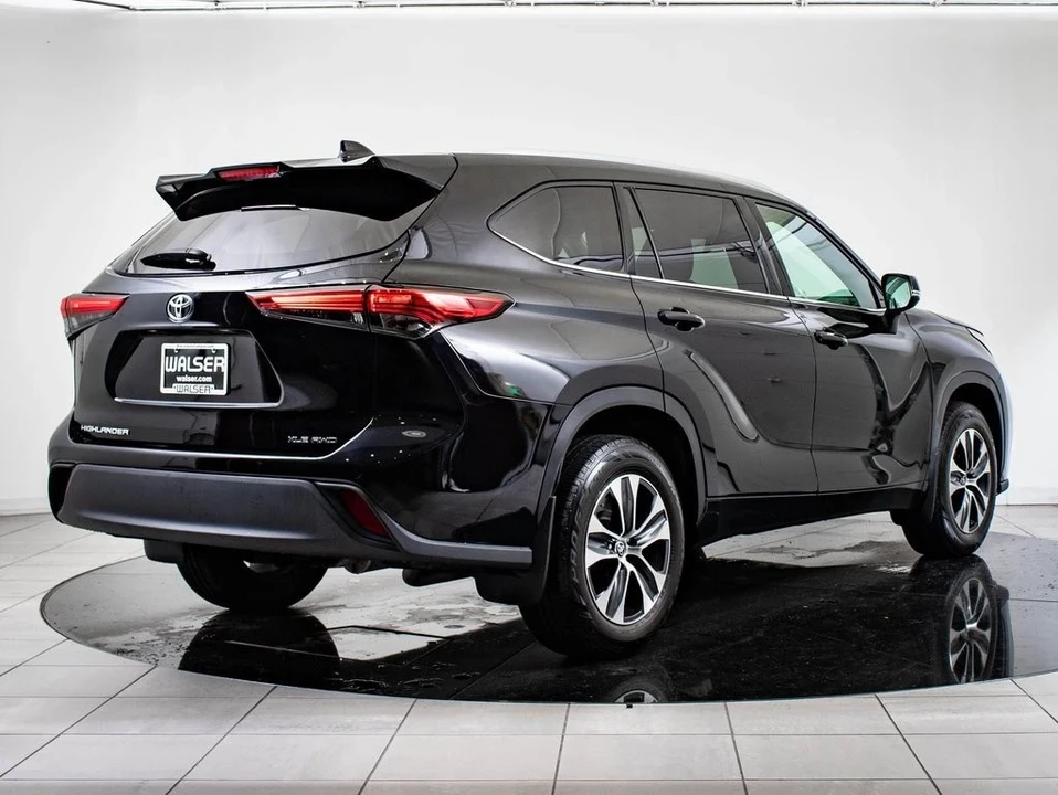 2020 Toyota Highlander - Image 7 of 21