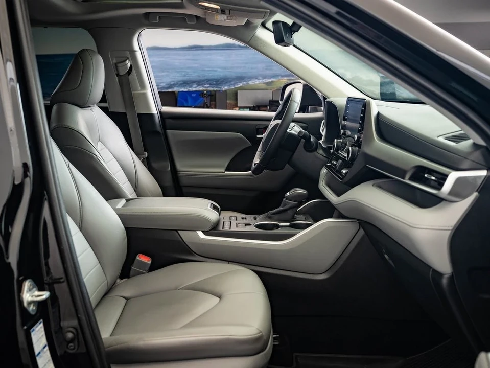 2020 Toyota Highlander - Image 21 of 21