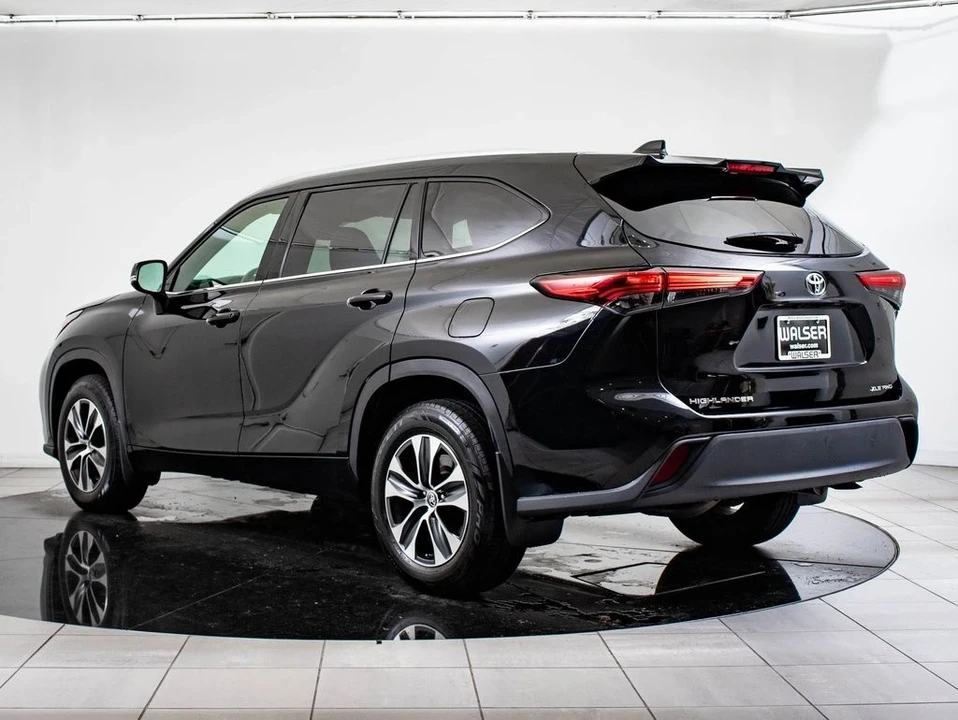 2020 Toyota Highlander - Image 11 of 21