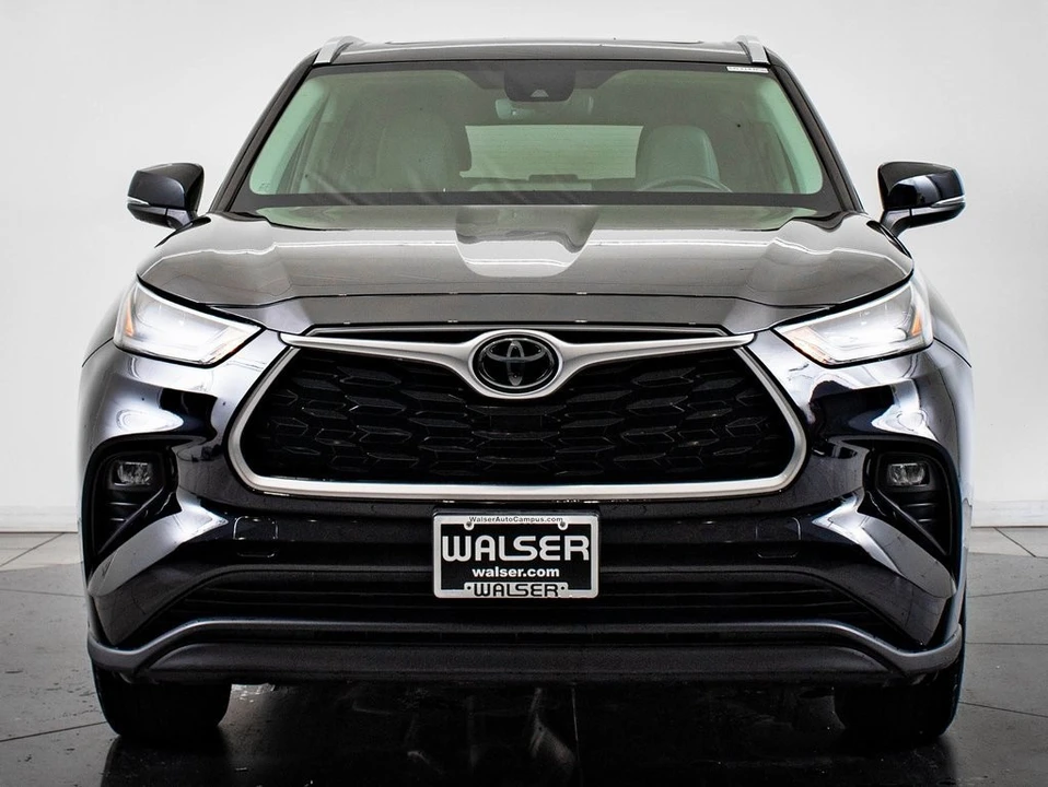 2020 Toyota Highlander - Image 2 of 21