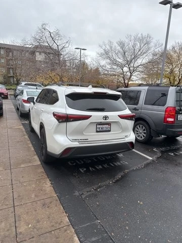 2020 Toyota Highlander - Image 2 of 5