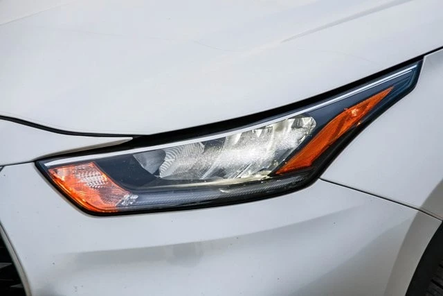 2020 Toyota Highlander - Image 7 of 12