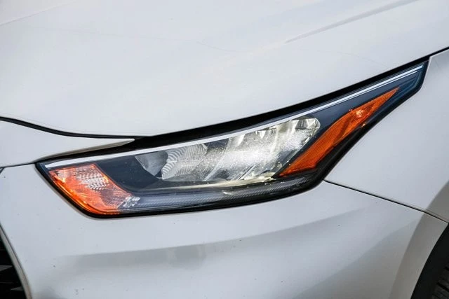 2020 Toyota Highlander - Image 7 of 12