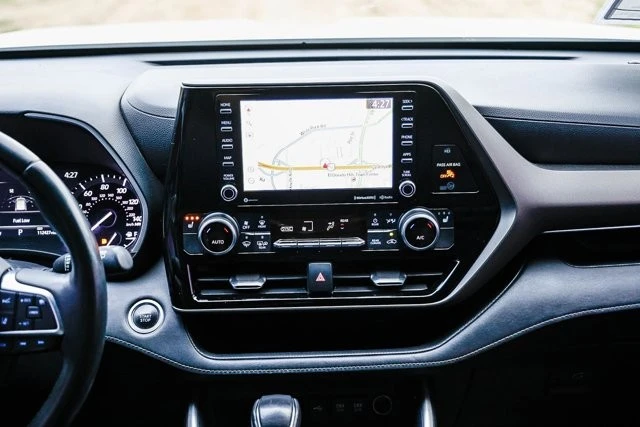 2020 Toyota Highlander - Image 11 of 12
