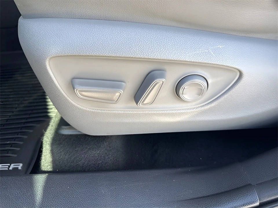 2020 Toyota Highlander - Image 10 of 12